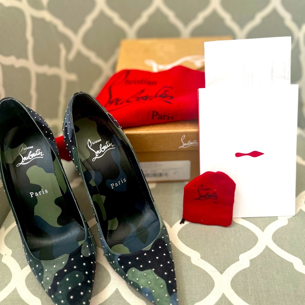 Christian Louboutin Kate Plum 100. Multicolor/camo. Size 37